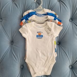 Set of 5 bodysuits with a robot themed for the science